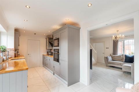 12 Aisby Drive, Rossington, Doncaster, DN11 0YY