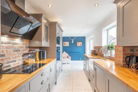 12 Aisby Drive, Rossington, Doncaster, DN11 0YY