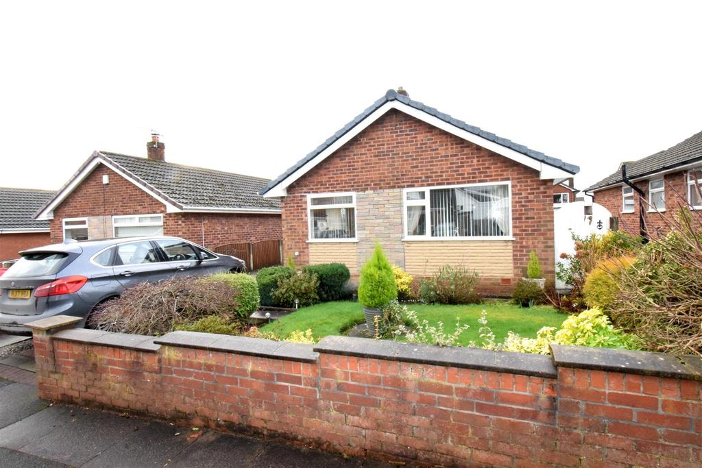 West Grove, Westhoughton, Bolton 3 bed detached bungalow £229,950