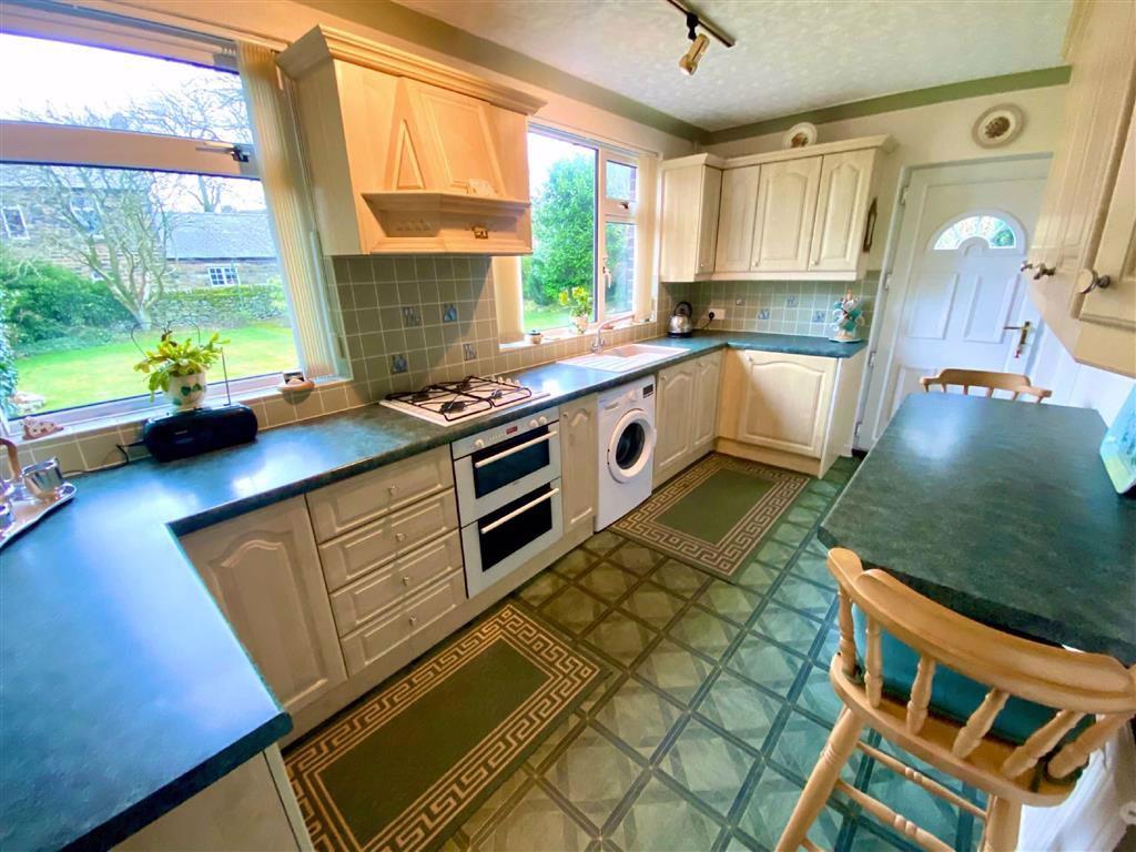 Marsh Lane, Shepley, Huddersfield, HD8 3 bed semidetached house £285,000