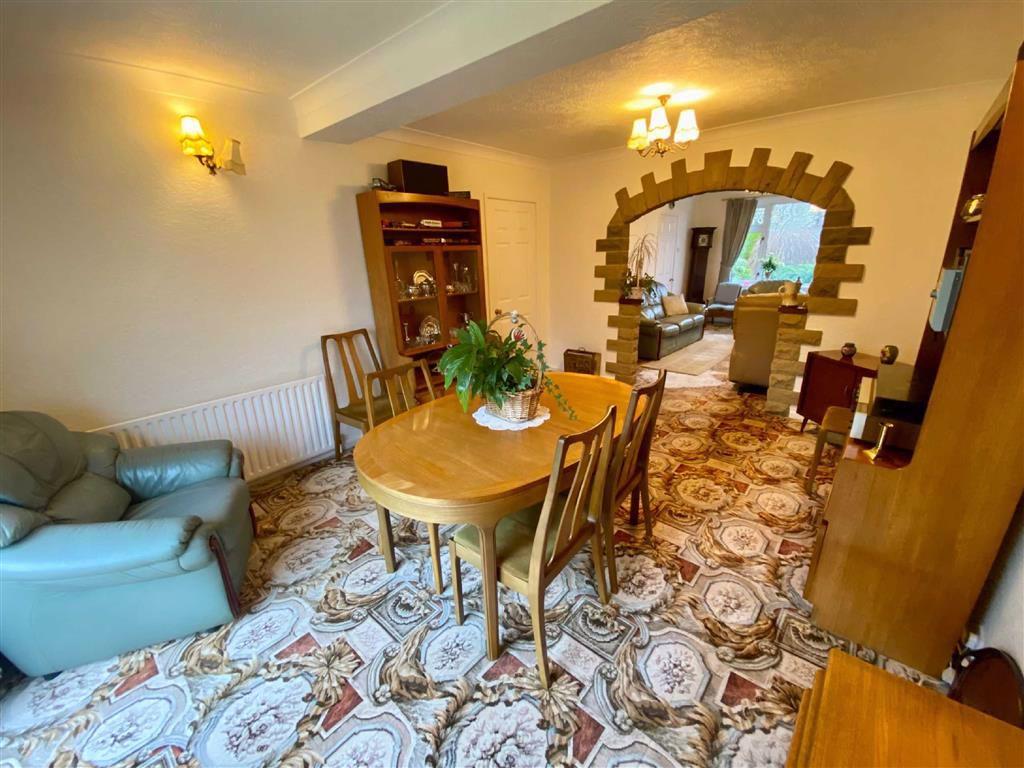 Marsh Lane, Shepley, Huddersfield, HD8 3 bed semidetached house £285,000