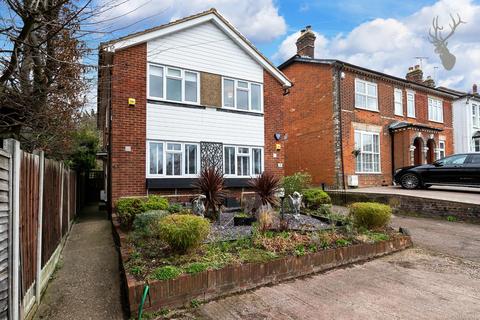 51 Coopers Hill, Ongar, CM5 9EF
