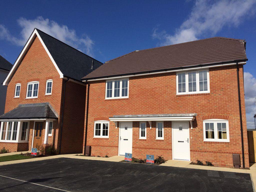 Lakeland Avenue, North Bersted 2 bed house £1,195 pcm (£276 pw)