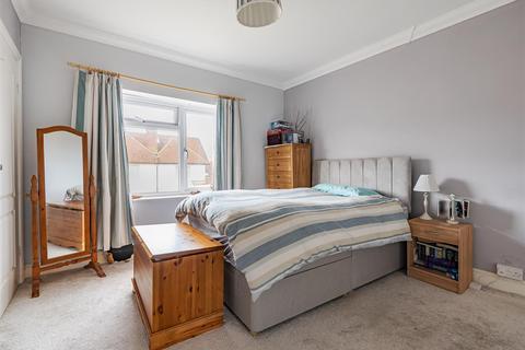 13 Pentreath Avenue, Guildford, GU2 7TA