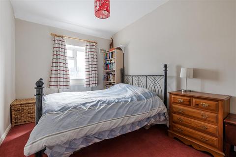 13 Pentreath Avenue, Guildford, GU2 7TA