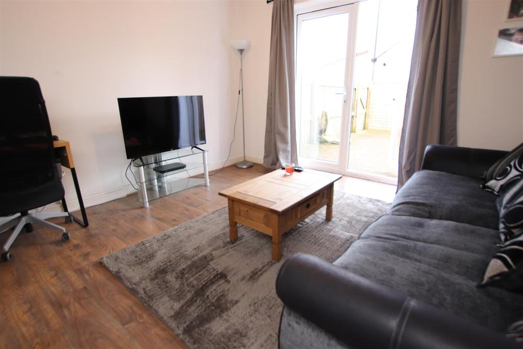 Platt Court, Shipley 2 bed townhouse £119,950