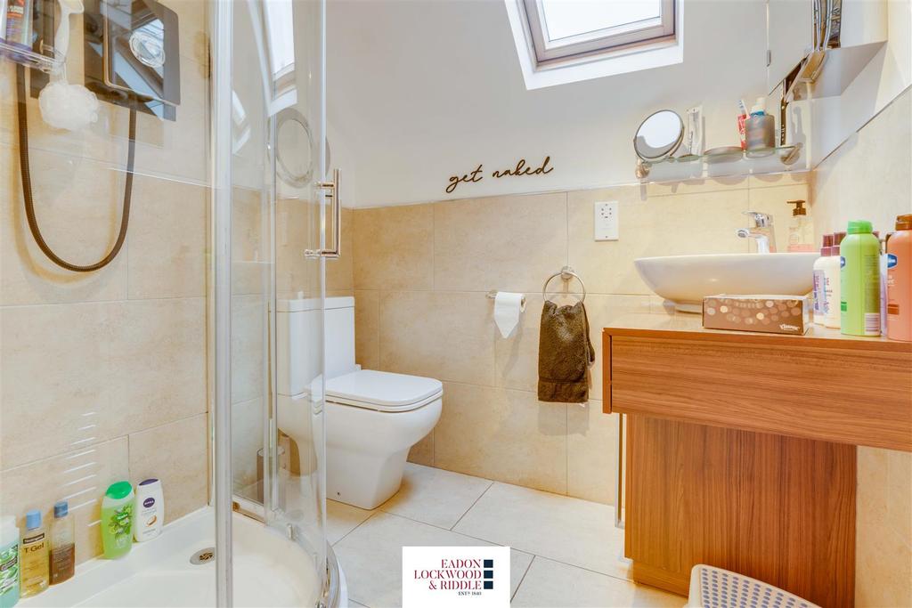 1st Floor Bathroom.jpg