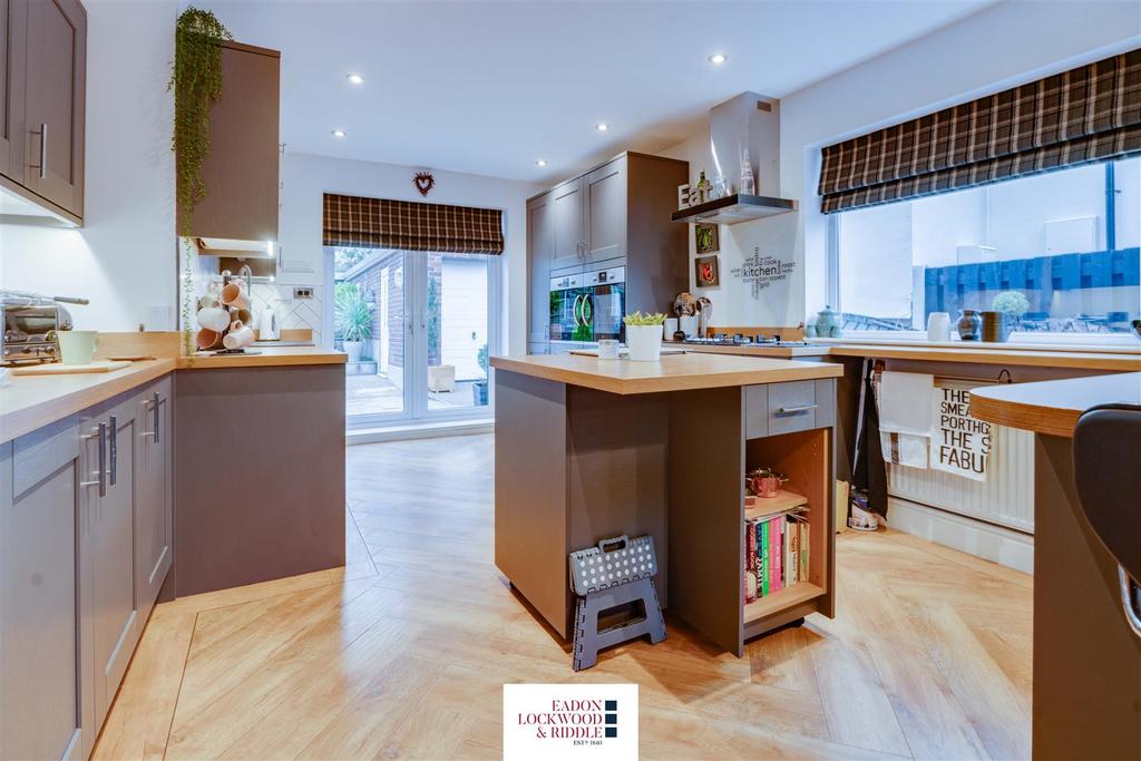 Kitchen Diner Sitting Room 4.jpg