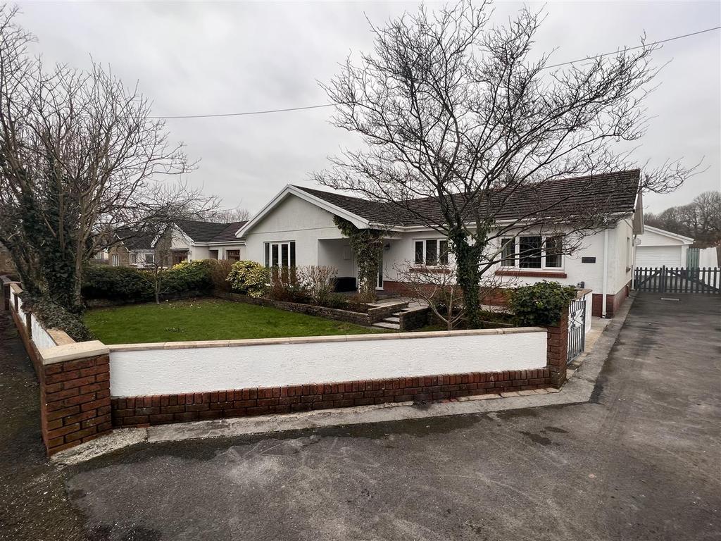 Aberlash Road, Ammanford 4 bed detached bungalow £365,000