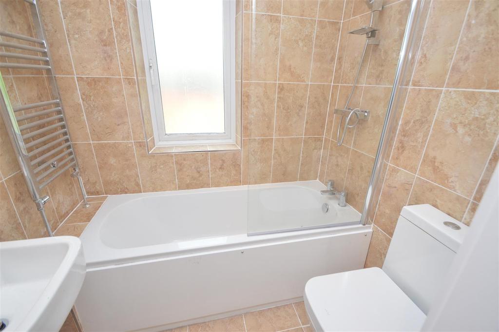 Mountfield Road, Waterloo, Huddersfield, HD5 8QY 4 bed semidetached