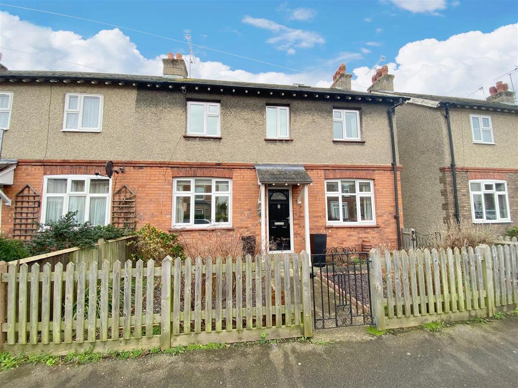 Adelaide Road, Chichester 3 bed semidetached house £350,000