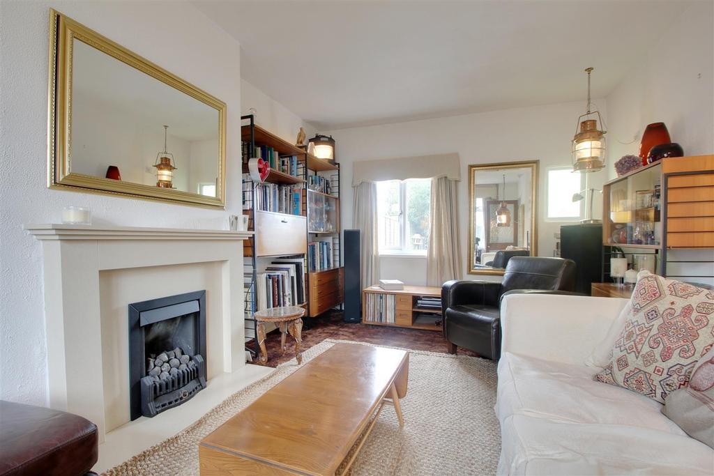 Adelaide Road, Chichester 3 bed semidetached house £350,000