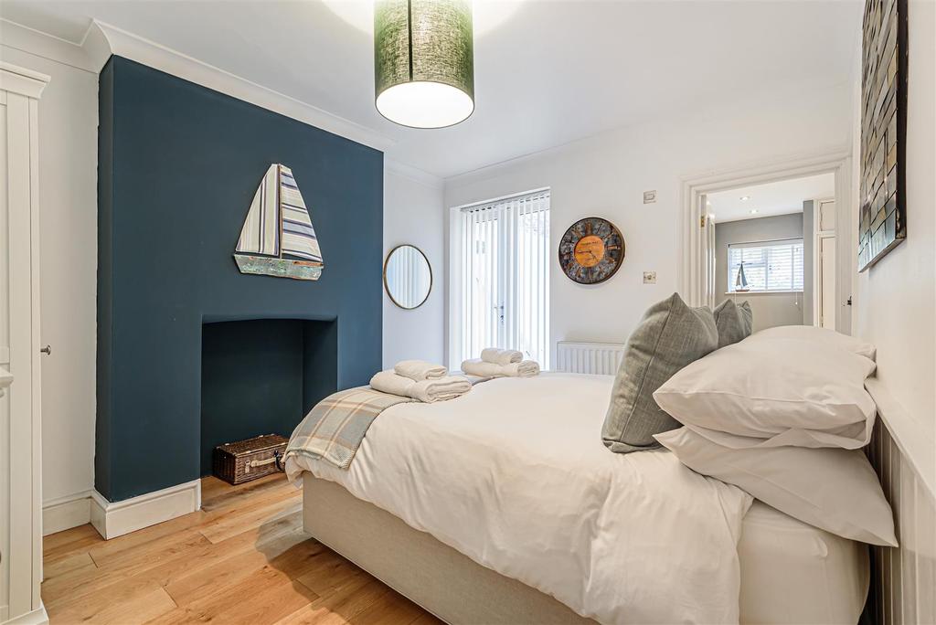 Bedroom (1).jpg