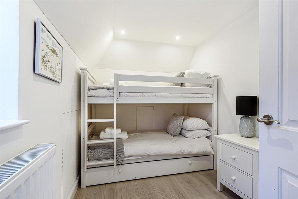 Bedroom (3).jpg