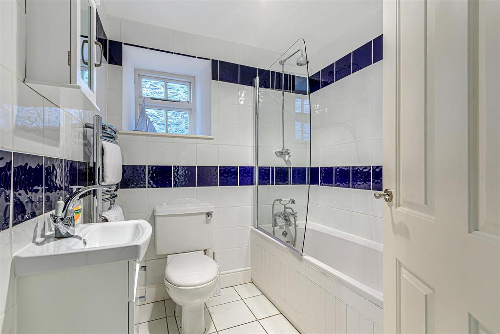 Bathroom (1).jpg