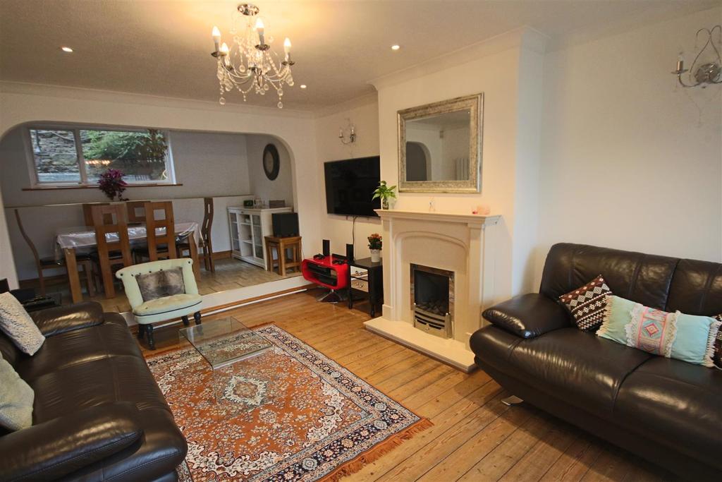 Bankside, Brighton 4 bed semidetached house £1,850 pcm (£427 pw)