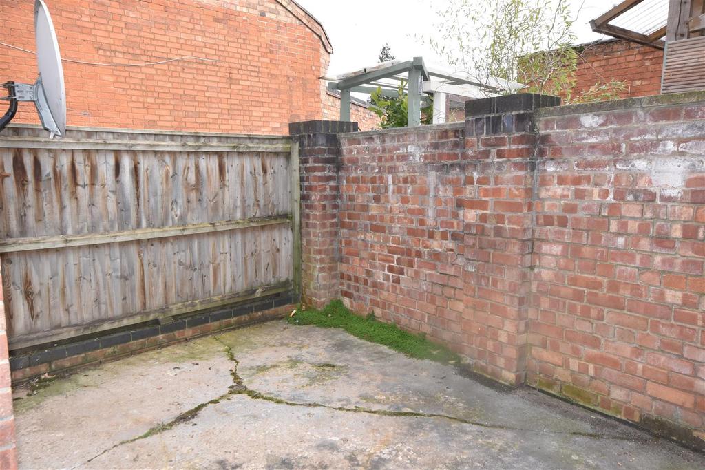Balderton Gate, Newark 3 bed terraced house £120,000