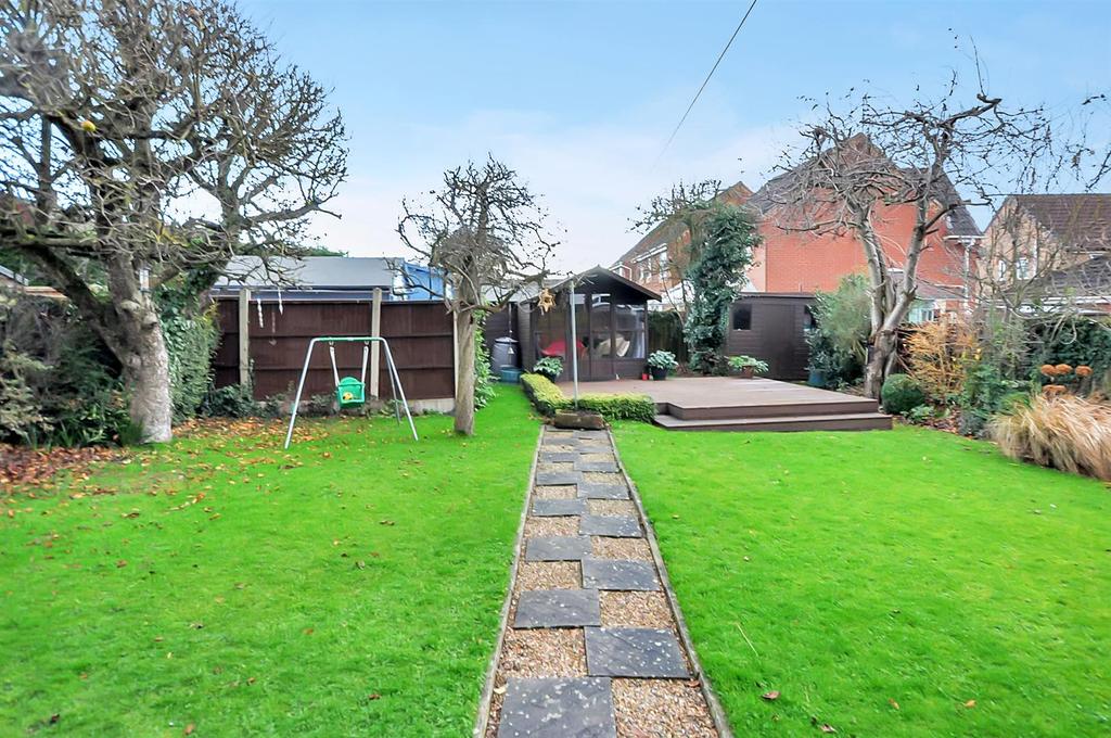 Queen Street, Balderton, Newark 4 bed detached house £325,000