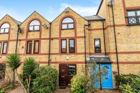 29 Torrington Place, London, E1W 2UY