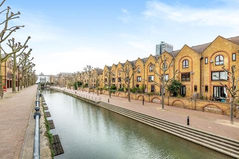 29 Torrington Place, London, E1W 2UY