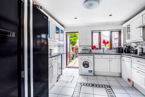 29 Torrington Place, London, E1W 2UY