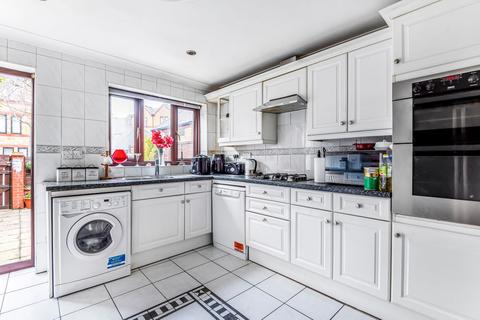 29 Torrington Place, London, E1W 2UY