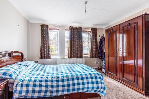 29 Torrington Place, London, E1W 2UY