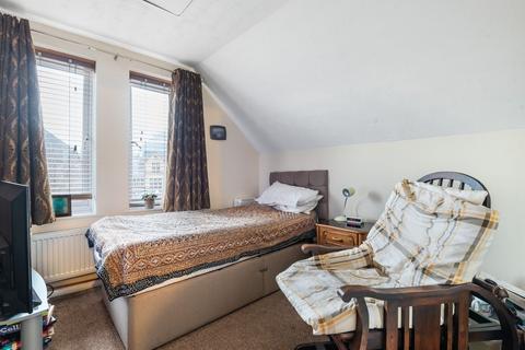 29 Torrington Place, London, E1W 2UY