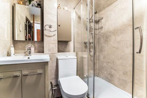 29 Torrington Place, London, E1W 2UY
