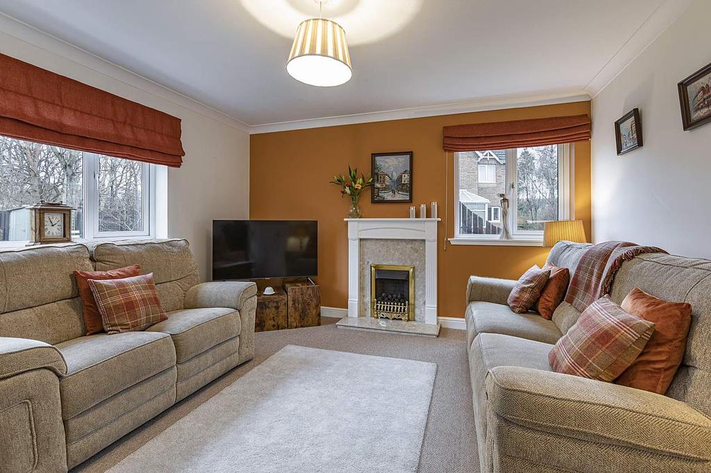 12 Tweedbank Avenue, Tweedbank TD1 3SP 4 bed detached house £285,000