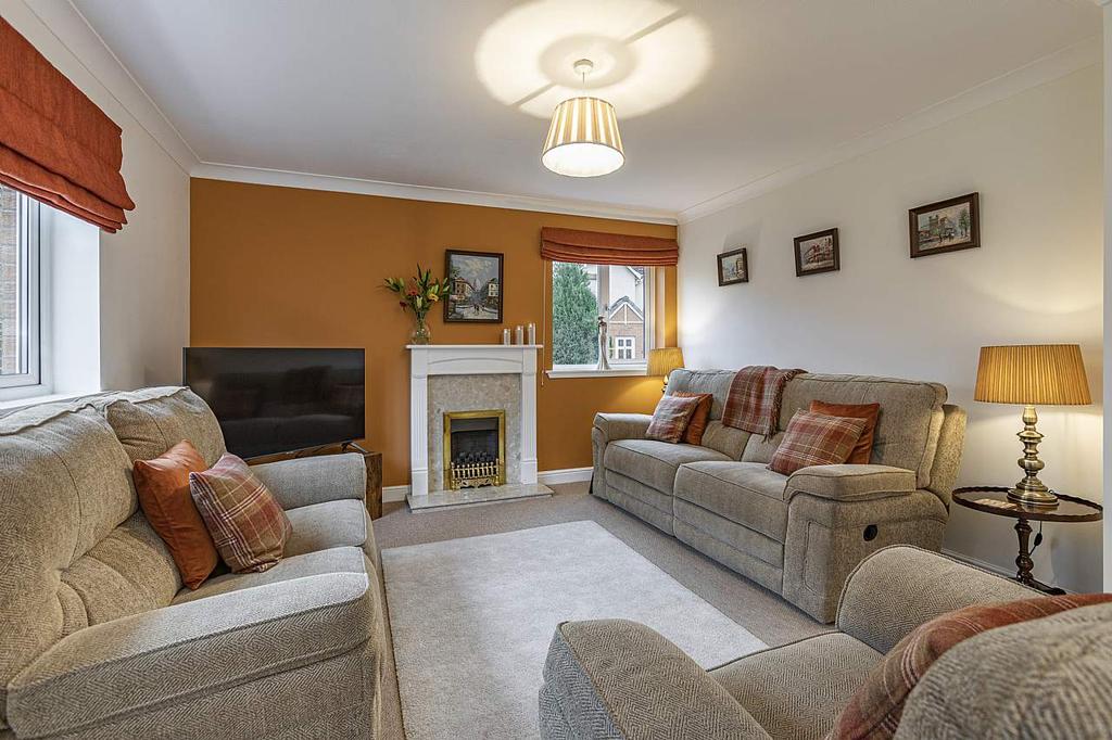12 Tweedbank Avenue, Tweedbank TD1 3SP 4 bed detached house £285,000