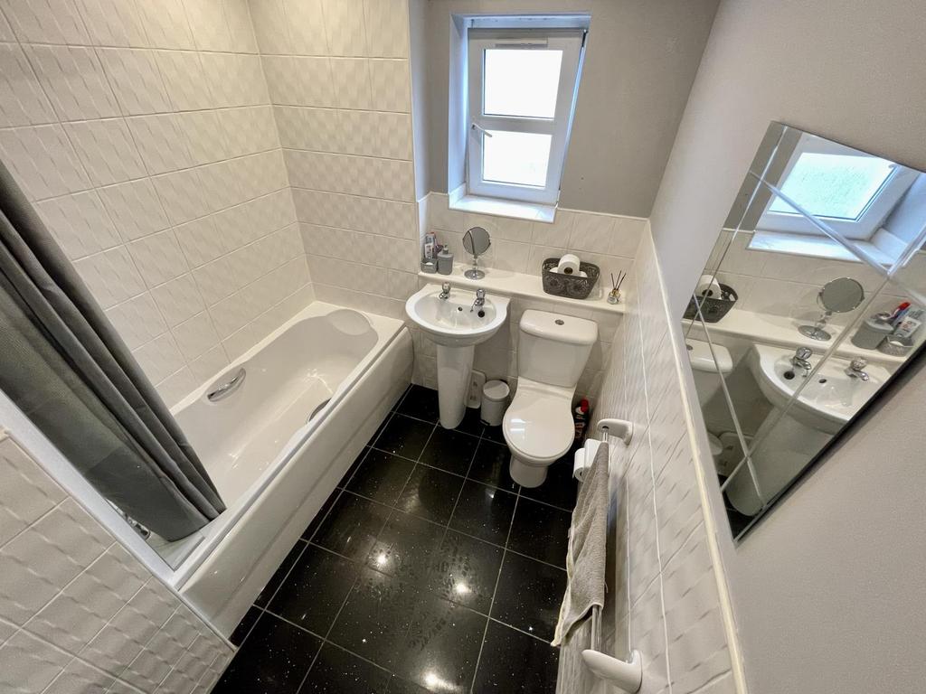 Flat 2/1, 89 Kirkfield Gardens, Renfrew 2 bed apartment £96,500