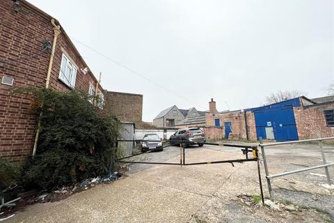 184 Uxbridge Road, Hanwell, London, W7 3TB