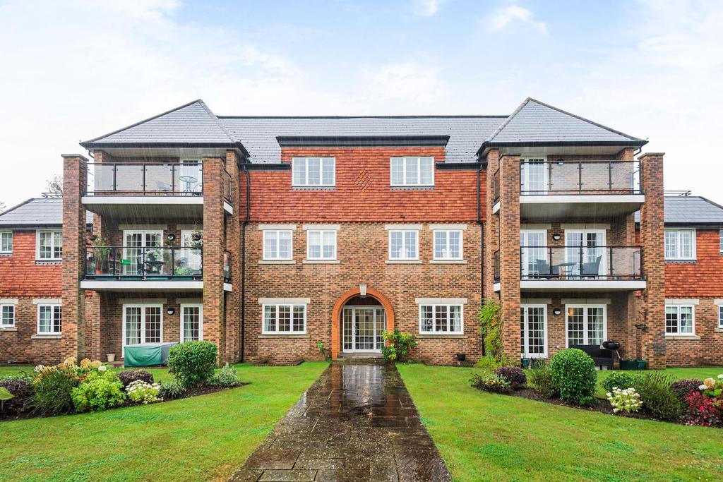 West Common Road, Hayes 3 bed flat for sale - £900,000