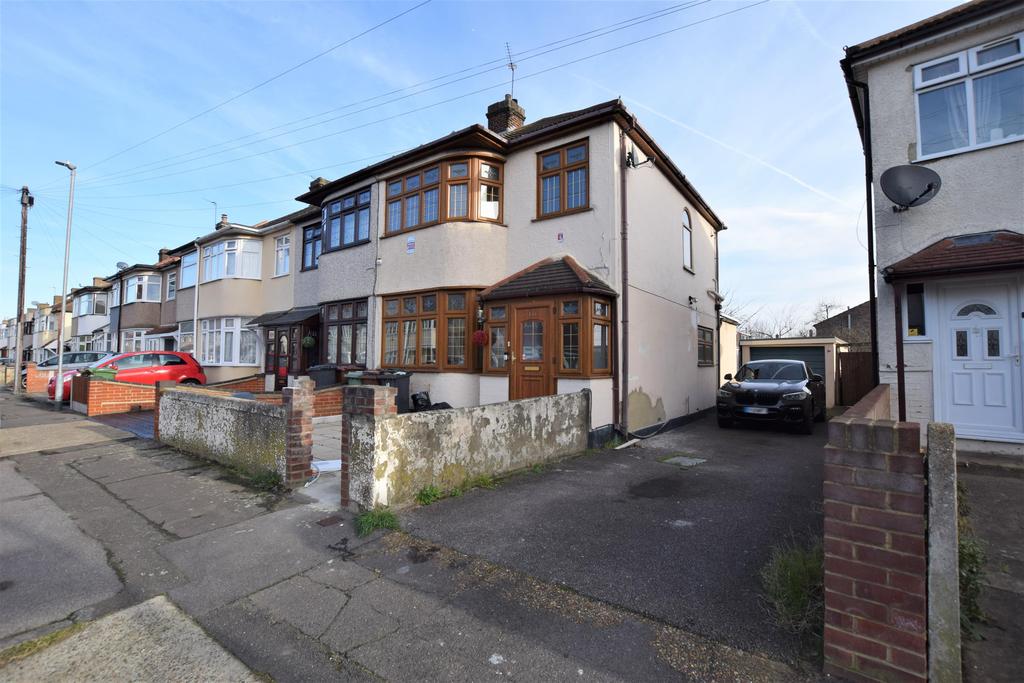 Temple Avenue, Dagenham, RM8 4 bed property £1,650 pcm (£381 pw)