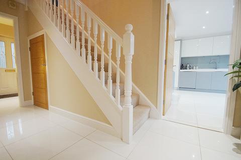 9 Green View Chase, Grotton, Oldham, OL4 5QN