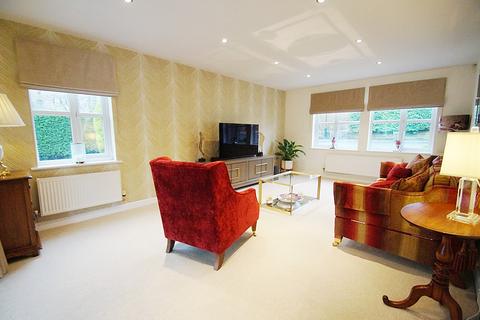 9 Green View Chase, Grotton, Oldham, OL4 5QN