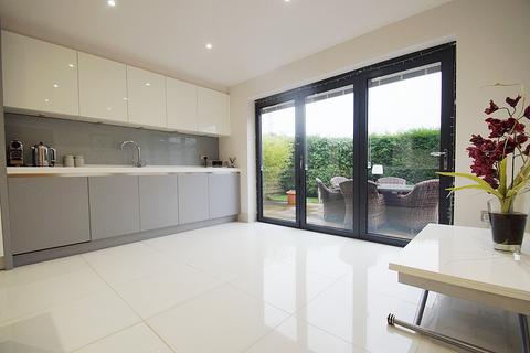 9 Green View Chase, Grotton, Oldham, OL4 5QN