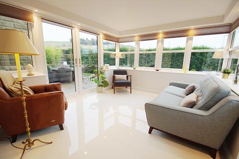 9 Green View Chase, Grotton, Oldham, OL4 5QN