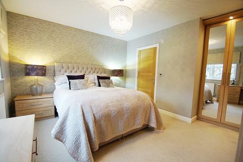 9 Green View Chase, Grotton, Oldham, OL4 5QN