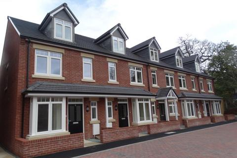 3 bedroom townhouse to rent, 12 Lorelei Close,Sparrow Lane, Shrewsbury, SY2