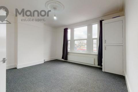 Studio to rent, Romford Road, Manor Park, E12 5AW