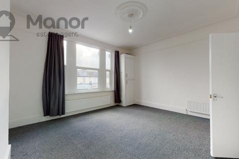 Studio to rent, Romford Road, Manor Park, E12 5AW