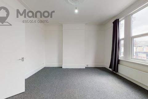 Studio to rent, Romford Road, Manor Park, E12 5AW