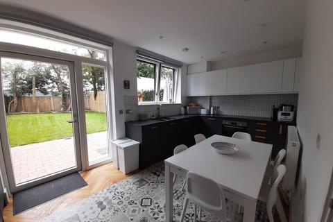 13 Windmill Place, Coulsdon, CR5 1FB