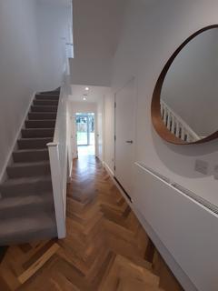 13 Windmill Place, Coulsdon, CR5 1FB