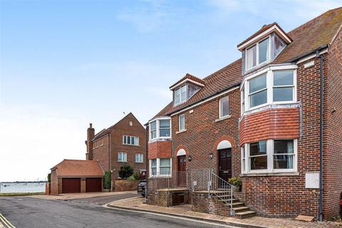 3 bedroom semi-detached house to rent, King Street, Emsworth, PO10