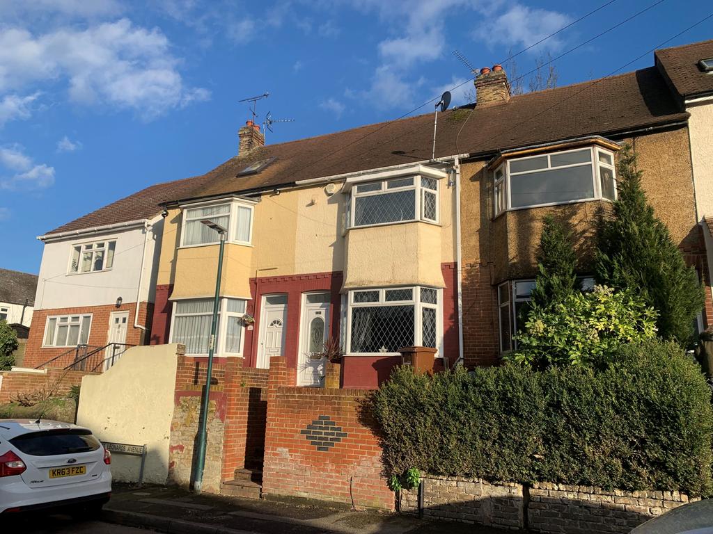 St. Leonards Avenue, Chatham, Kent, ME4 3 bed terraced house £1,100