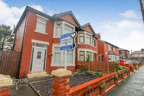 15 Maurice Grove, Blackpool, FY2 0QH