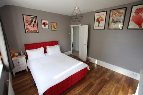 98 King Alfred Avenue, London, SE6 3HF
